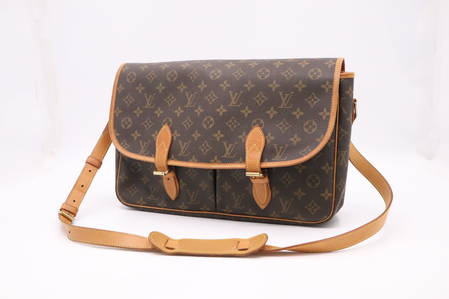 Louis Vuitton Gibeciere GM in Monogram Canvas