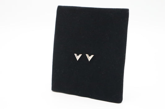 Louis Vuitton Essential V Earrings