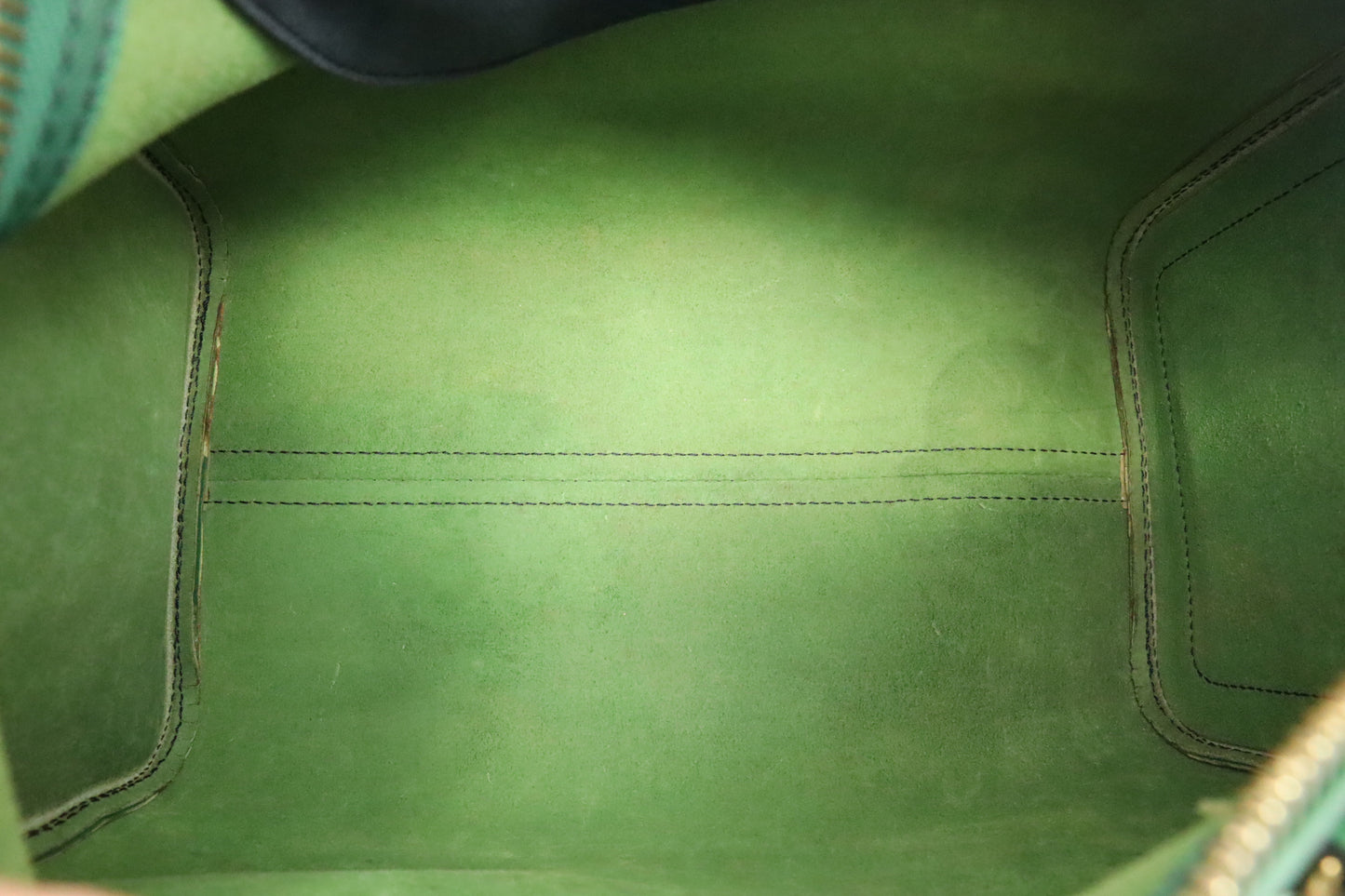 Louis Vuitton Speedy 30 in Green Epi Leather