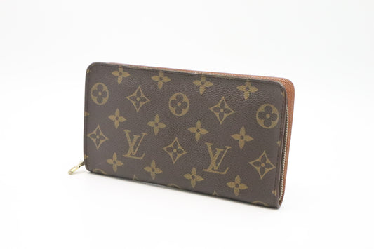 Louis Vuitton Zippy Wallet in Monogram Canvas