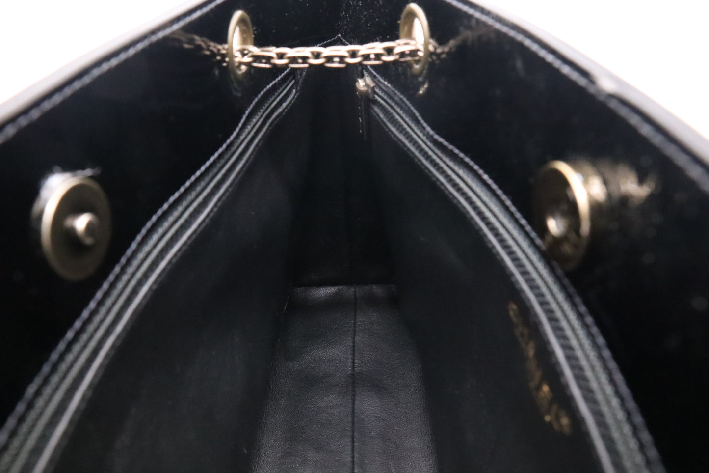 Chanel Shoulder Bag in Black Patent Leather