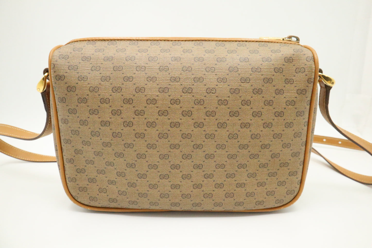 Gucci Shoulder Bag in Brown GG Canvas