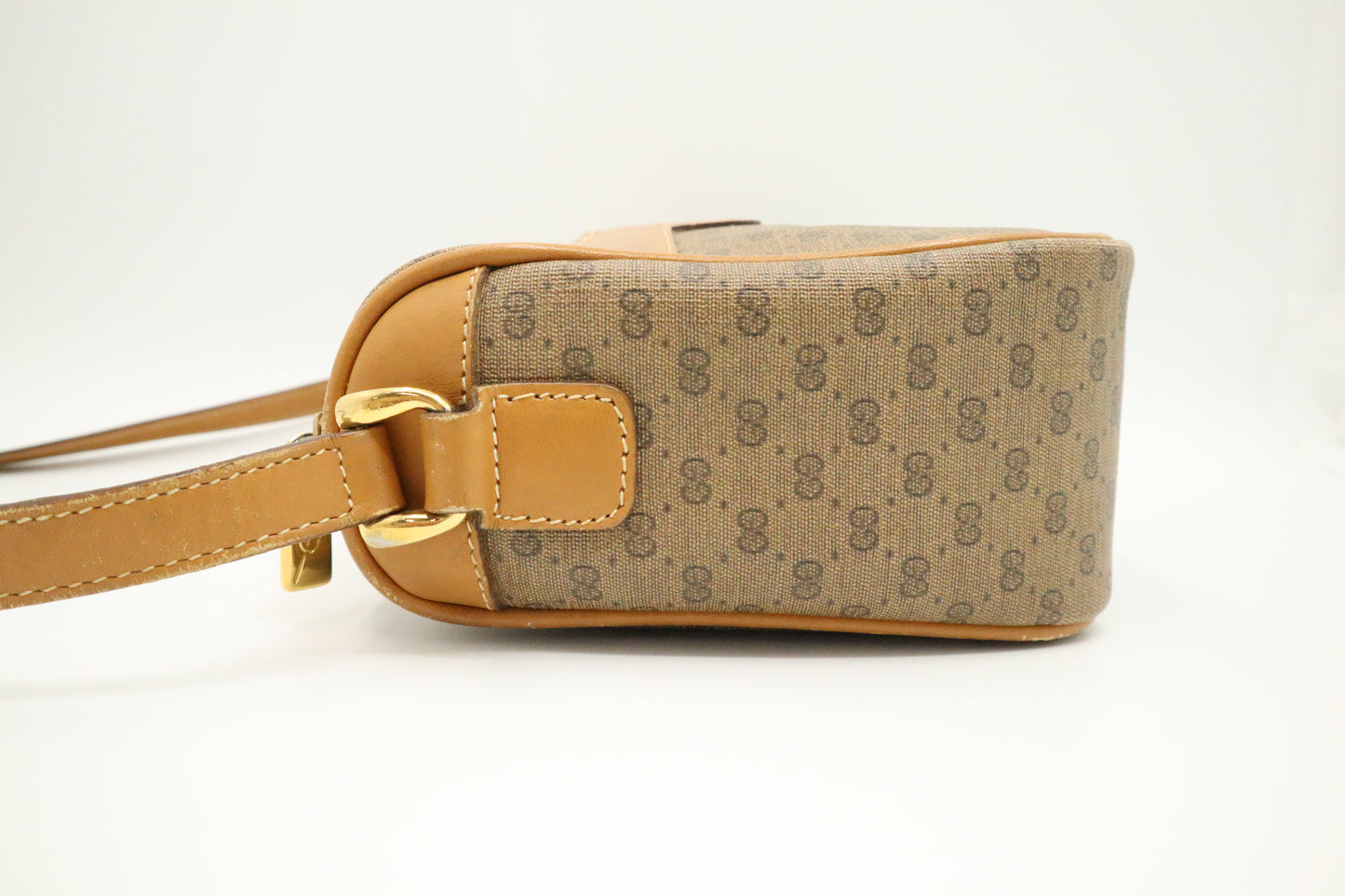 Gucci Shoulder Bag in Brown GG Canvas