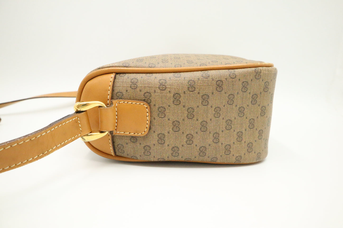 Gucci Shoulder Bag in Brown GG Canvas