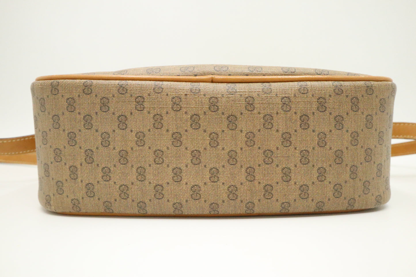 Gucci Shoulder Bag in Brown GG Canvas