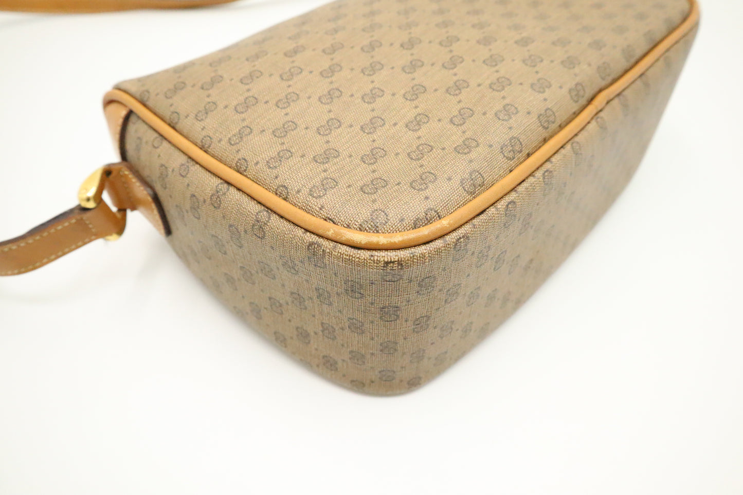 Gucci Shoulder Bag in Brown GG Canvas