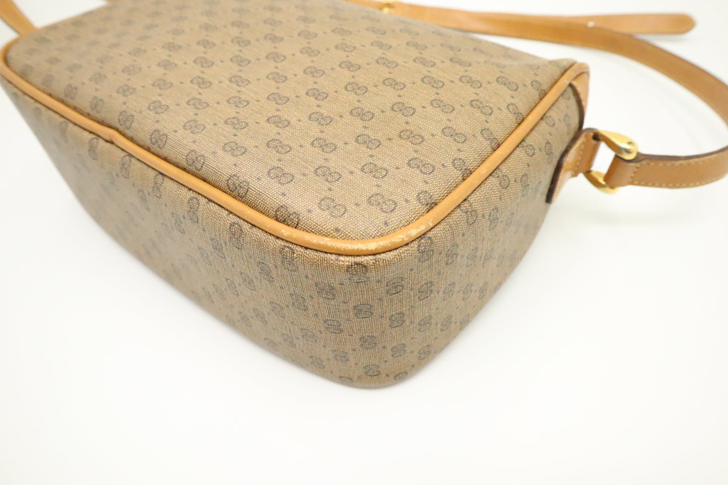 Gucci Shoulder Bag in Brown GG Canvas