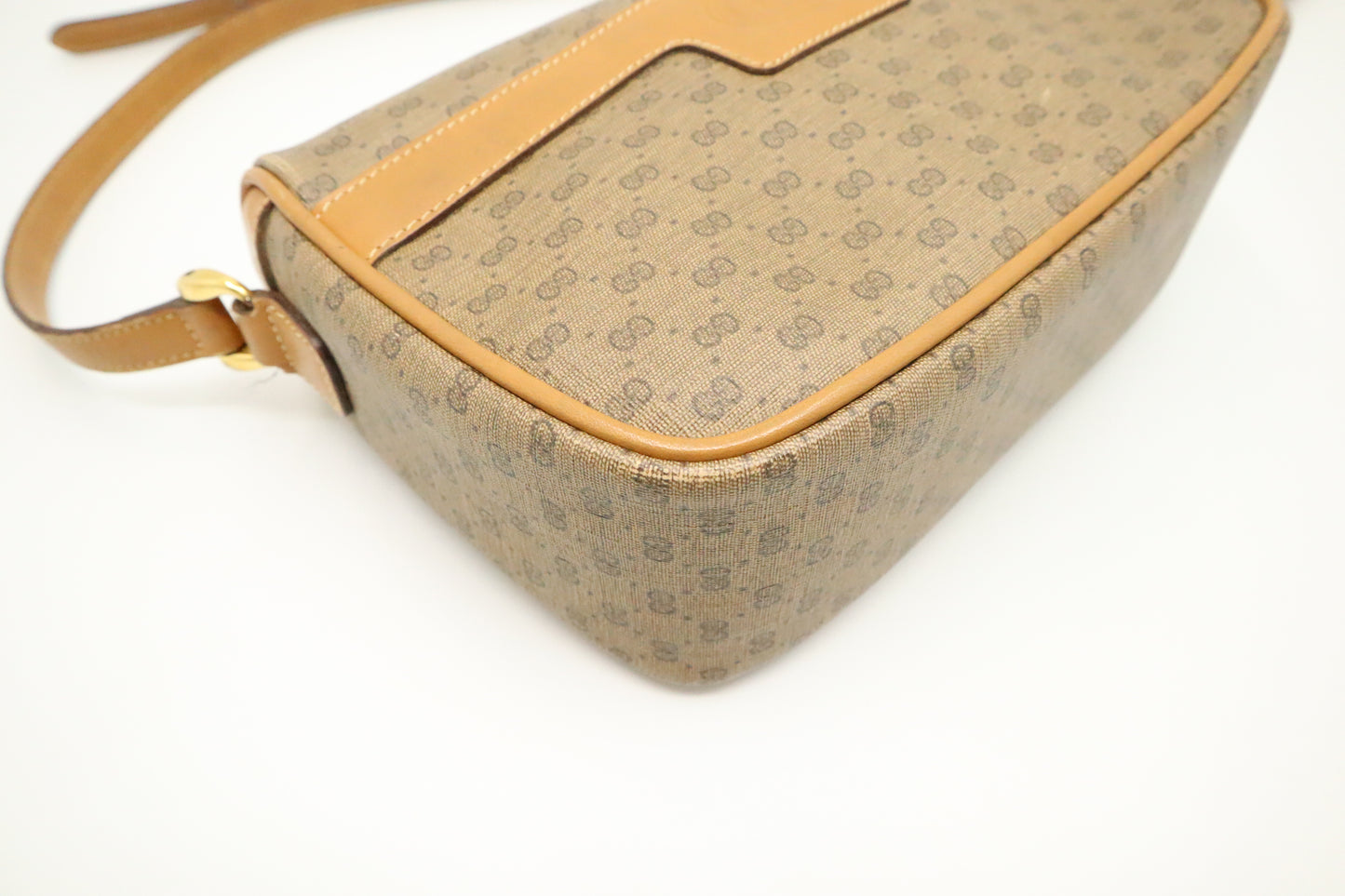 Gucci Shoulder Bag in Brown GG Canvas