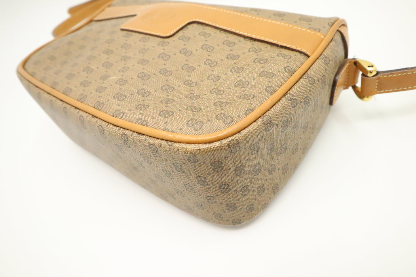 Gucci Shoulder Bag in Brown GG Canvas