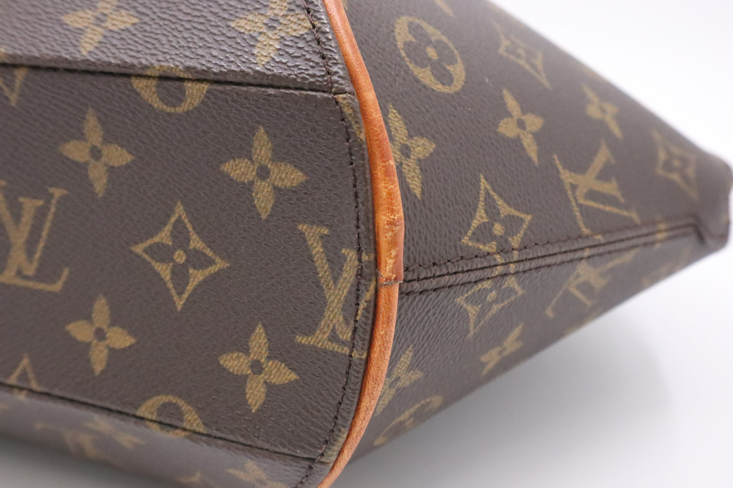 Louis Vuitton Ellipse MM in Monogram Canvas