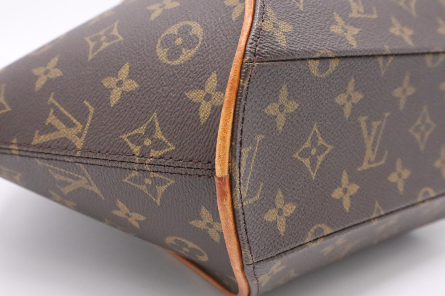 Louis Vuitton Ellipse MM in Monogram Canvas