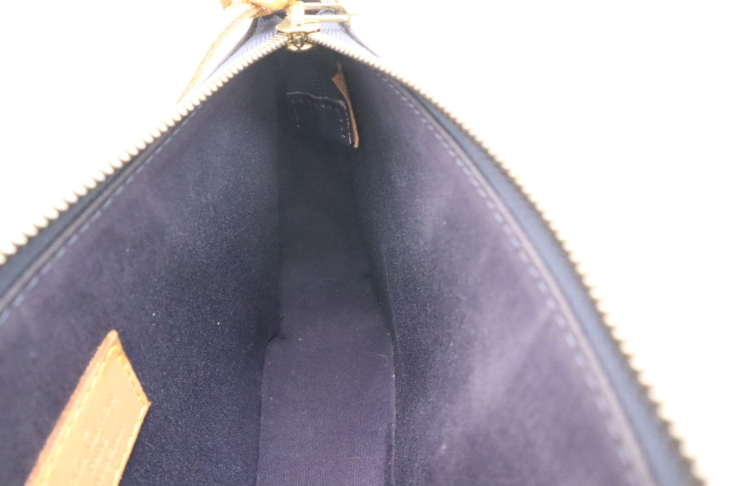 Louis Vuitton Mallory Pochette in Indigo Vernis Leather